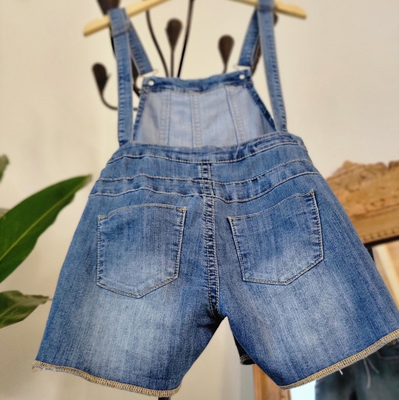 HOT KISS 💋 AVA Short Overalls 😍 - Picture 2 of 15